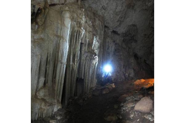 Scavo-in-grotta-tirocinio-2014-SN-Antropologia